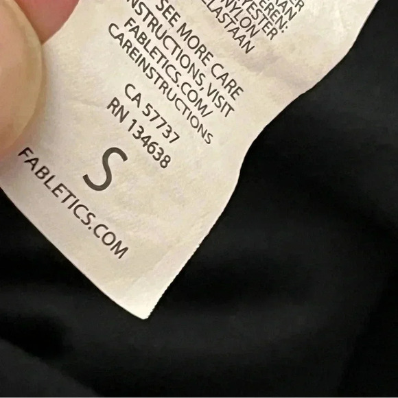 Fabletics cropped  pants - Picture 6 of 11